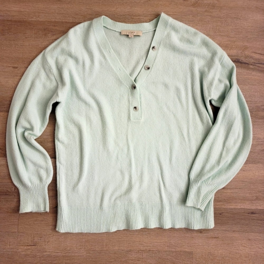 NWOT Mint green Loft cozy button v-neck sweater size Medium